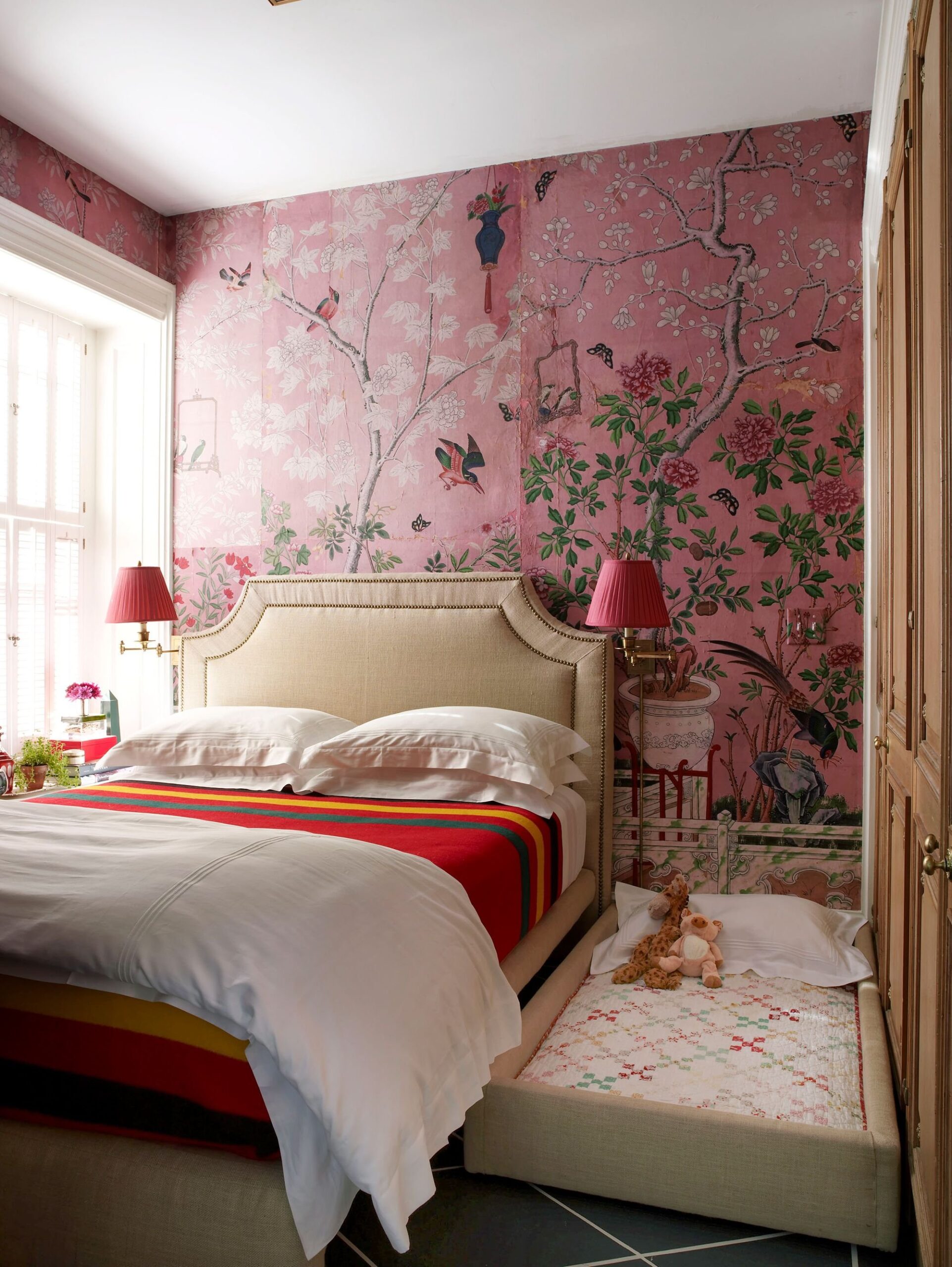 Read more about the article Creative Modern Small Bedroom Ideas For Stylish Spaces