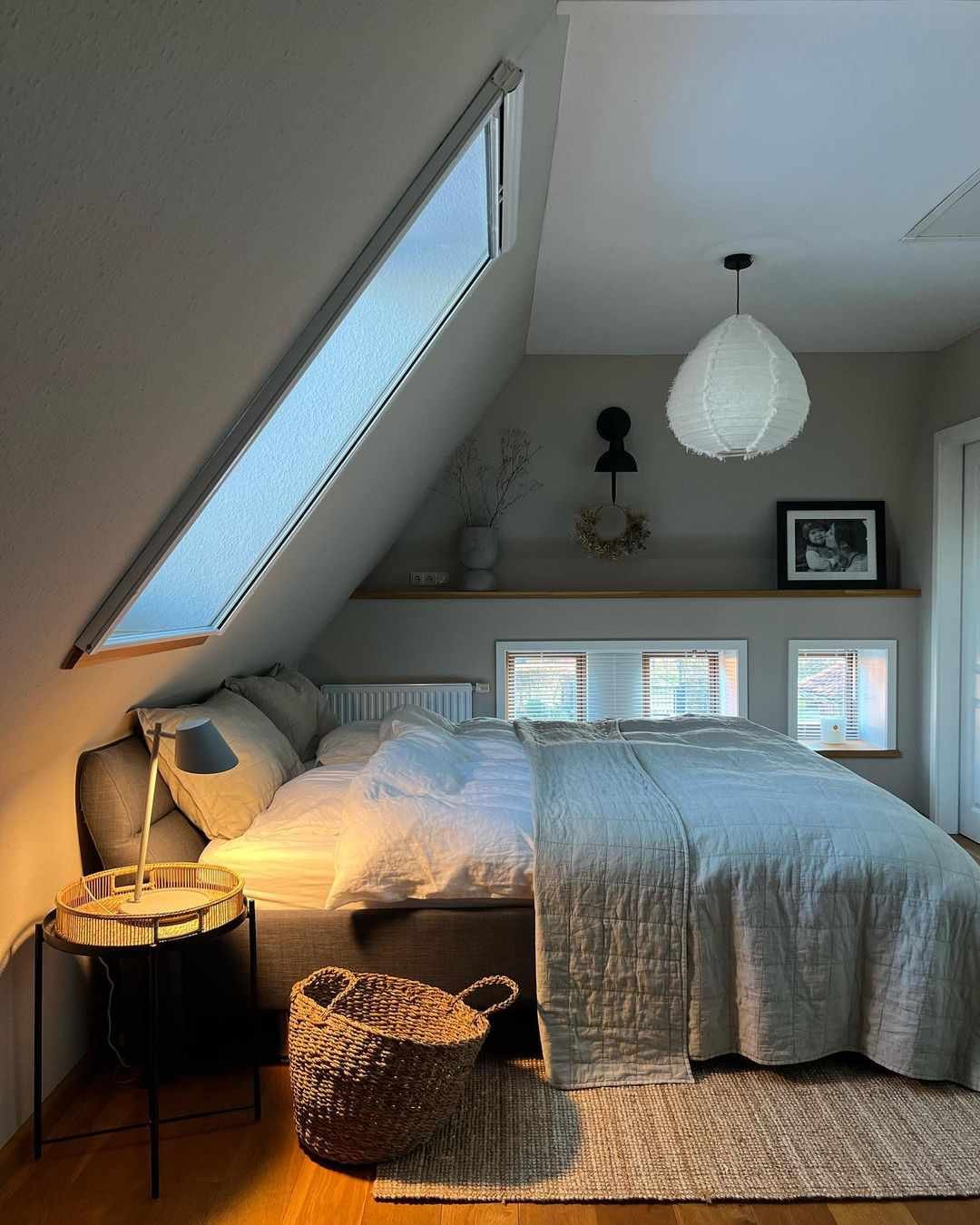 Read more about the article Small Bedroom Lighting Ideas For Cozy And Stylish Spaces