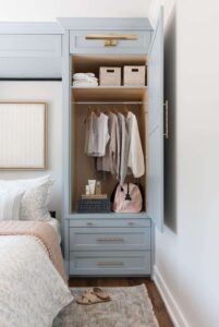 Read more about the article Small Closet Ideas For Bedroom: Maximize Your Space Efficiently