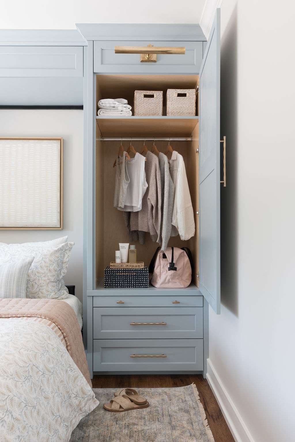Read more about the article Small Closet Ideas For Bedroom: Maximize Your Space Efficiently